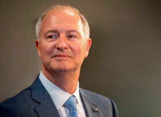 Las Vegas tourism agency's top execs earn pay raises and bonuses for the sector's rebound after the Covid-19 pandemic
