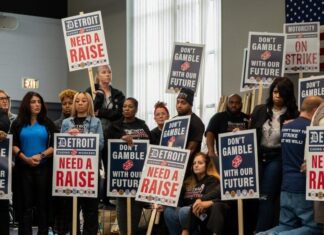 Striking casino workers secure 5-year deal with Detroit's big three casinos