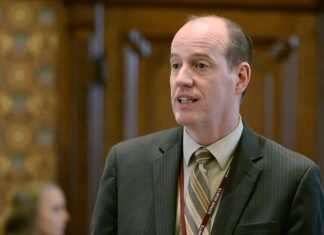 Illinois lawmakers shelve Pritzker plan to merge gaming and racing regulators