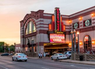 Illinois: Penn to close Hollywood Casino Aurora riverboat on June 10, open new $360M casino on June 24